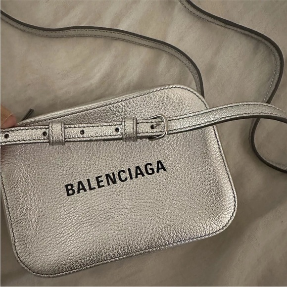 NEW Balenciaga Everyday Camera Bag Leather Bag Silver 552372 - Picture 6 of 11